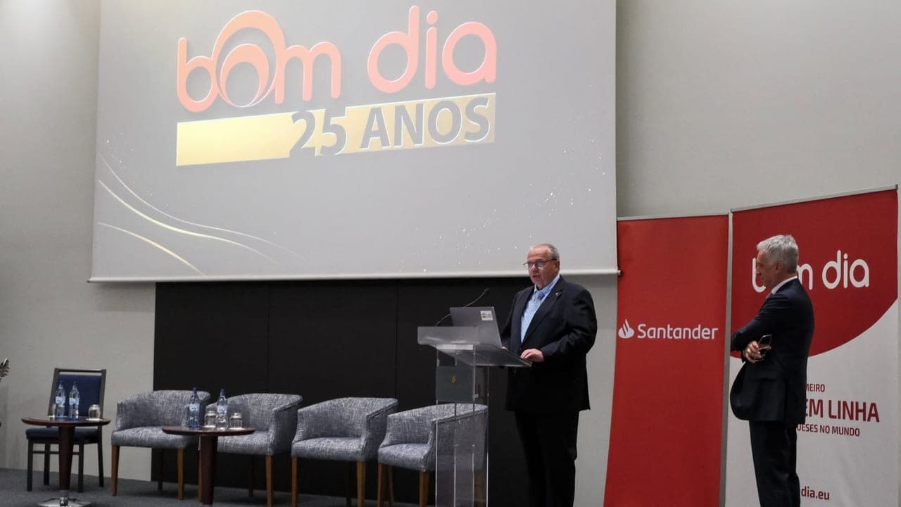 Production et diffusion en direct des 25 ans de Bom Dia
